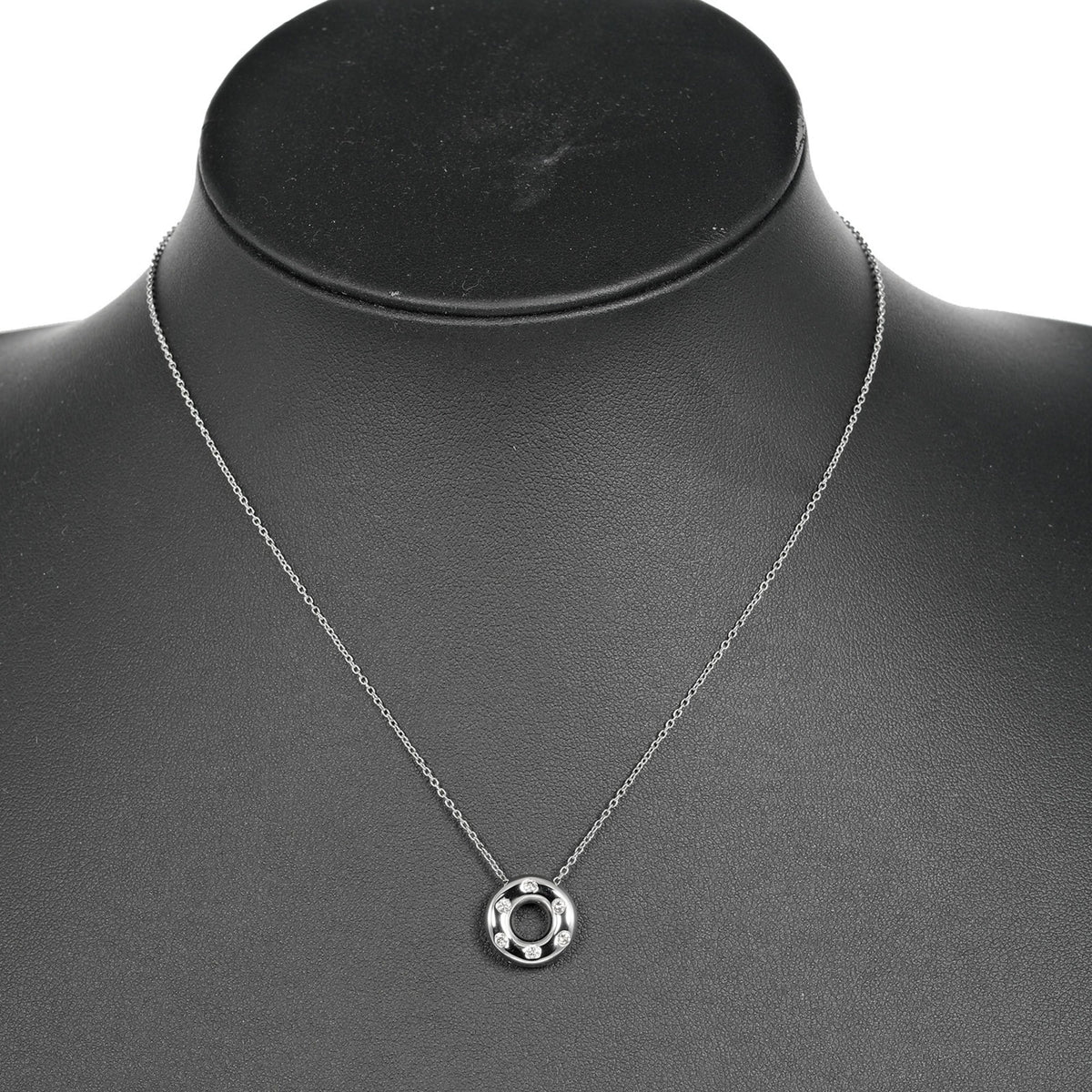 Platinum Diamond Circle Necklace J168