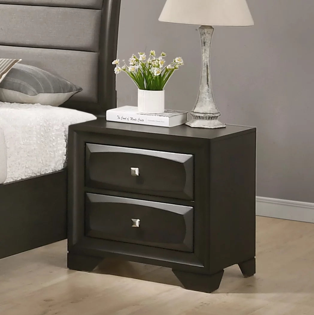 Antique Gray Wood 3-Piece Queen Bedroom Set B424420