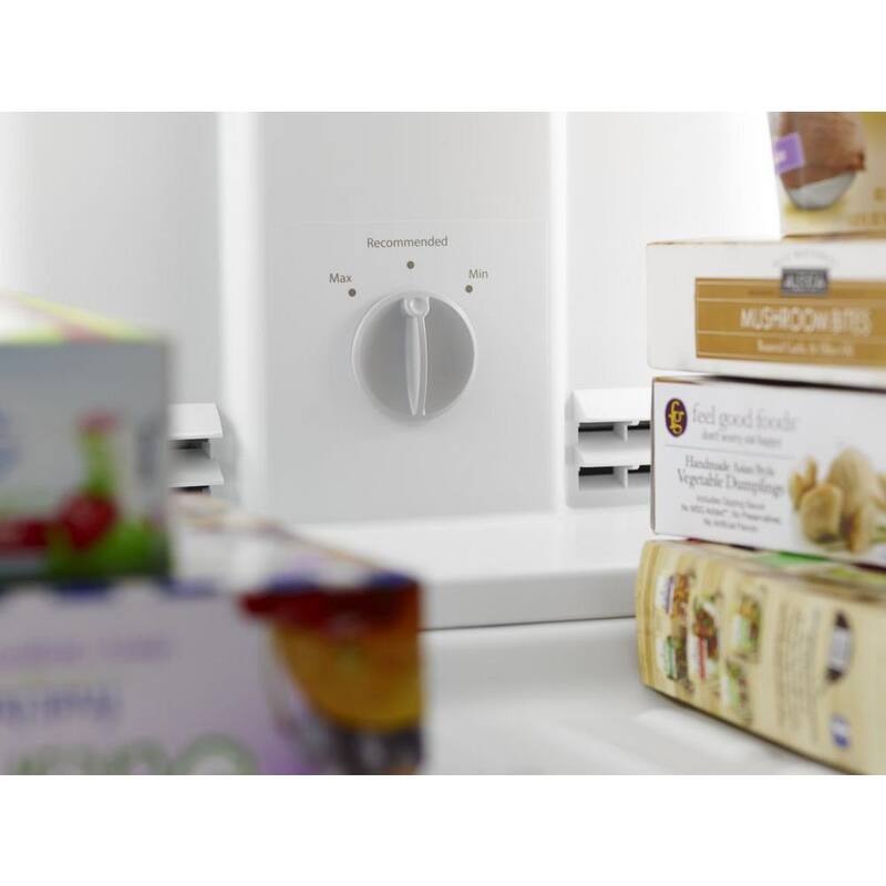 Top Freezer Refrigerator in White E516
