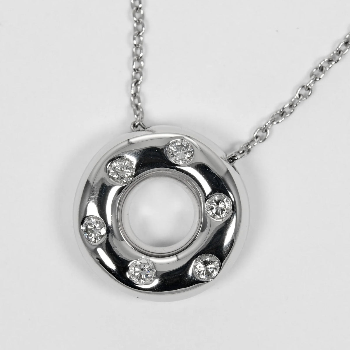 Platinum Diamond Circle Necklace J168